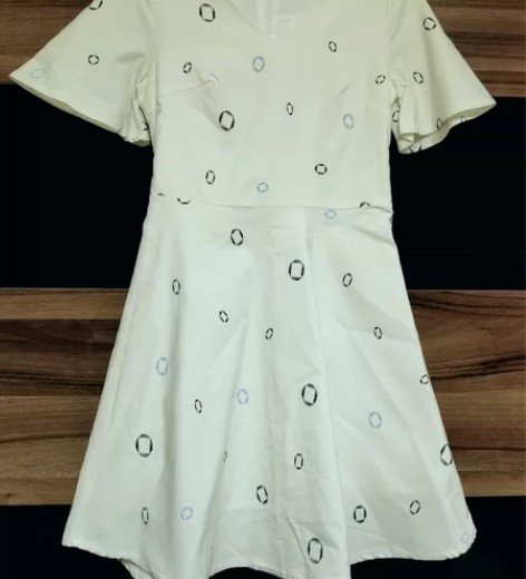 极简风连衣裙，腰围62裙长77，有弹力，质...