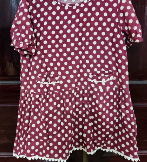 红色波点连衣裙，可爱风，实物颜色要暗一些。...