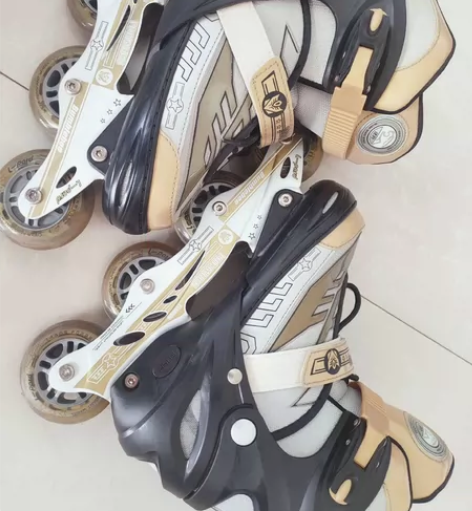 可出，可交换，捷豹轮滑鞋成人款，弟弟的溜冰鞋，商场轮滑店买的...