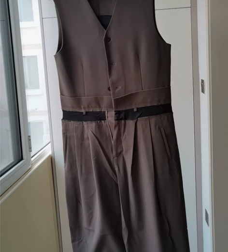 品牌早秋连体，几乎全新，均码 感兴趣的话点...